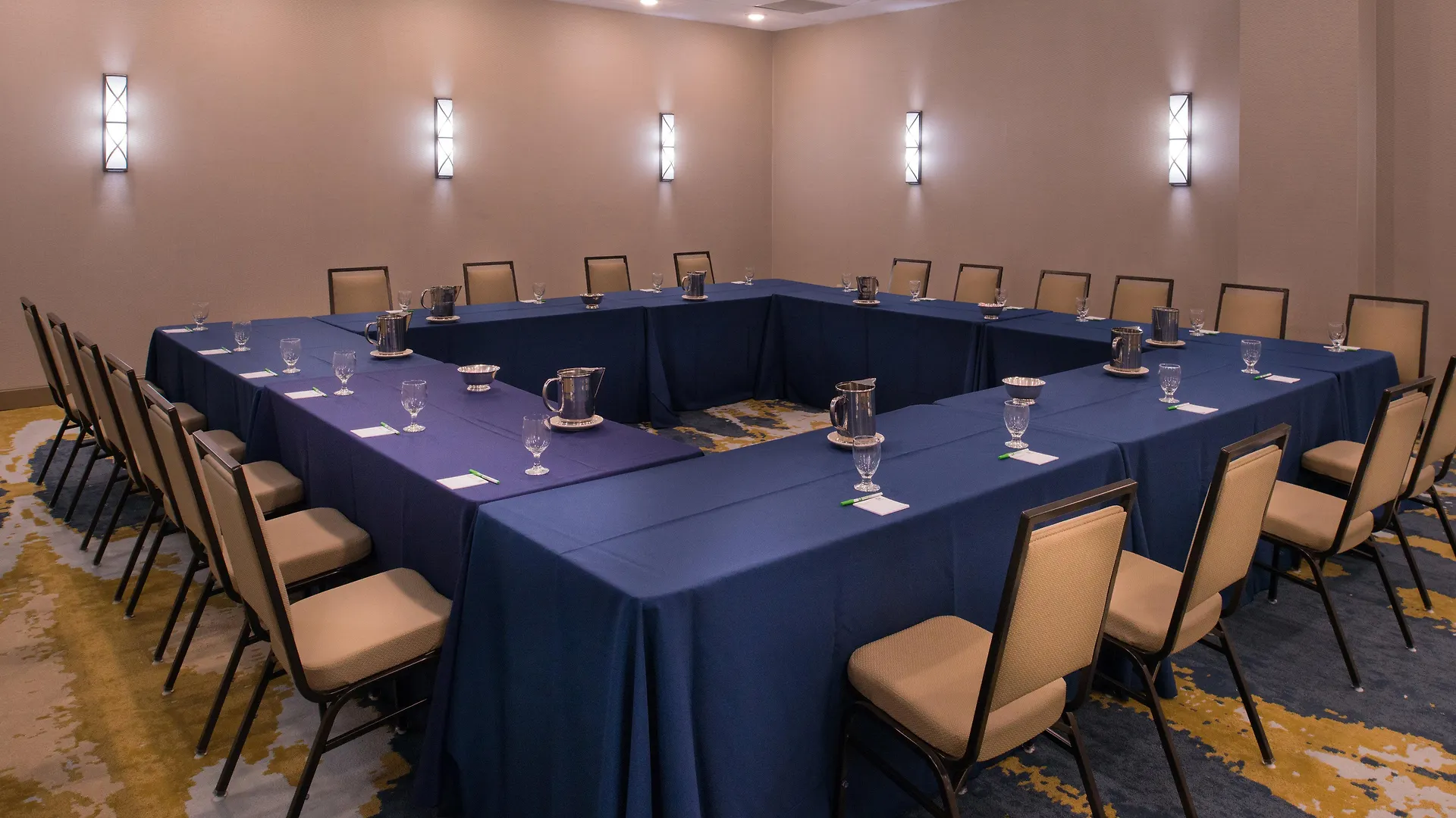 ***  The Arch Convention Hotel Saint Louis USA